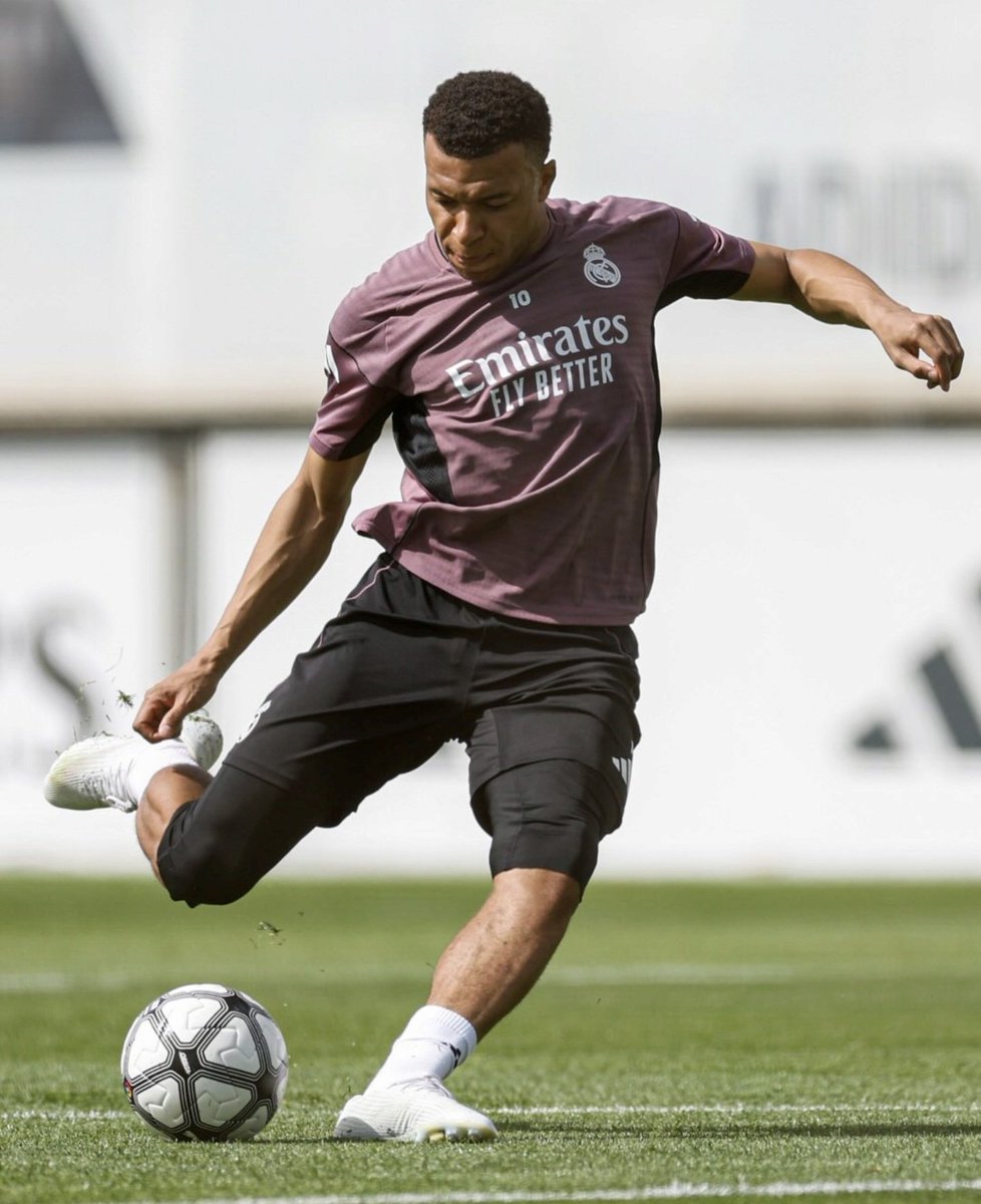 (fan) Aʟʙᴇʀᴛo tweet media