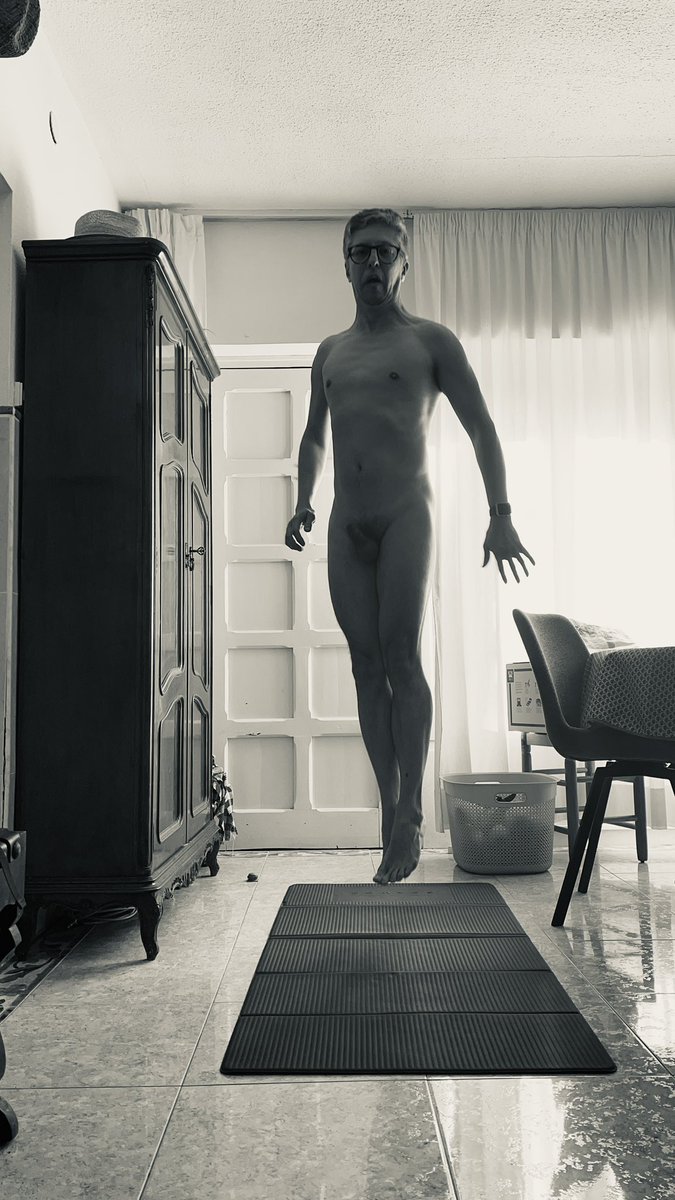 NudGernud's tweet photo. #artisticnudepic #BWpic #nudism https://t.co/GtW9su1QAv