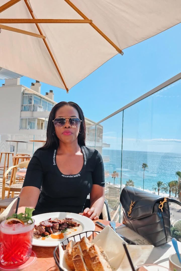 Hello Expat South africa 🇿🇦 

Meet Cynthia Ntsiki Khathi from a small village in Kwazulu Natal called Esidikideni location situated in the Umzimkulu area. 

Currently based in Luxembourg city in Luxembourg 🇱🇺 

HER STORY………