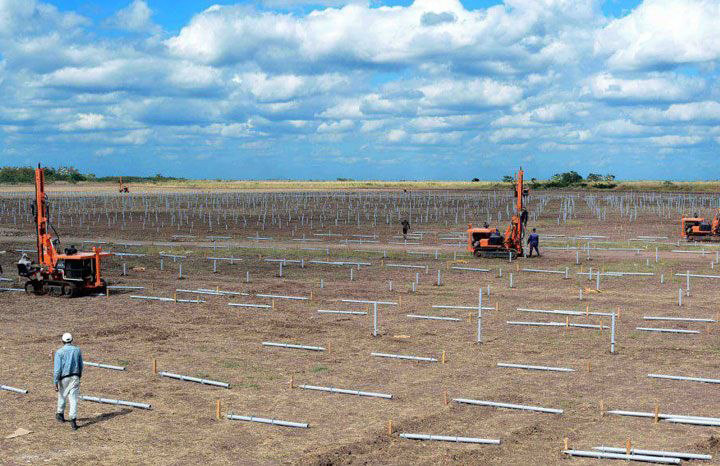 Camagüey: Aportan al Sistema electroenergético Nacional con dos parques fotovoltaicos d 21.8 MW.
Tras la conexión dl parque fotovoltaico La Cívica, el segundo de 21,8 MW de generación, la provincia posee dos emplazamientos d este tipo.
Más información: facebook.com/plugins/post.p…