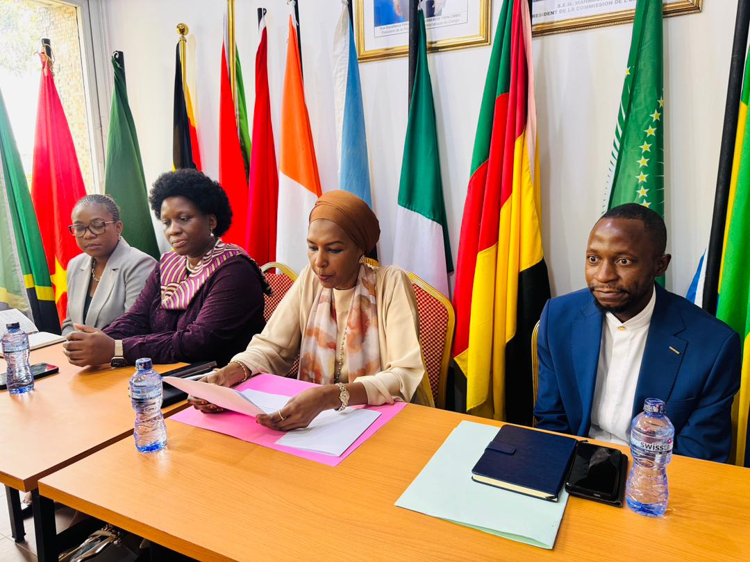 AULO_RDC's tweet photo. @_AULO_RDC a abrité le 31 mars un dialogue intergénérationnel #EntreElles, du Parlement des Jeunes, sur « Droits, égalité et autonomisation », avec la participation de S.E @FKMohammed1.
Jeunes leaders engagées pour promouvoir l’égalité de genre et le leadership féminin. https://t.co/5Qcm89hvJd