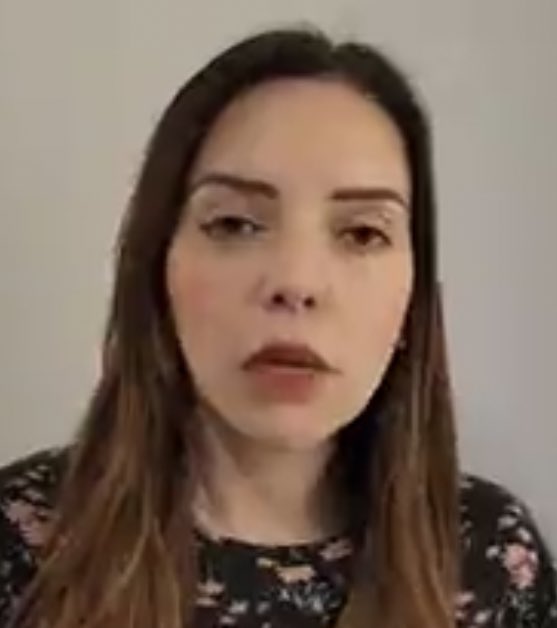 Tanta plata que se echaba a los bolsillos la weona corrupta de <a href="/Cami_FloresO/">Camila Flores Oporto 🇨🇱</a> y no fue capaz de invertir en unas CEJAS DECENTES