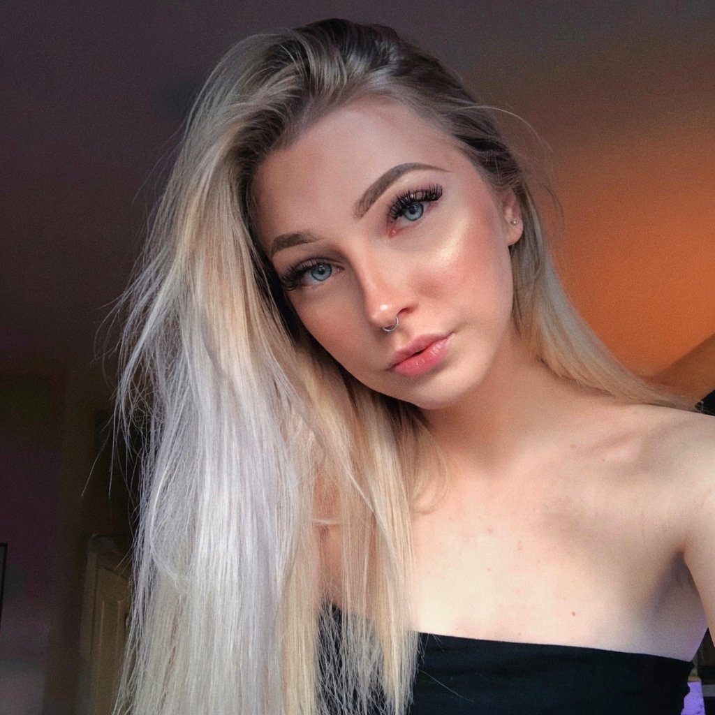 gas station dream girl tweet media