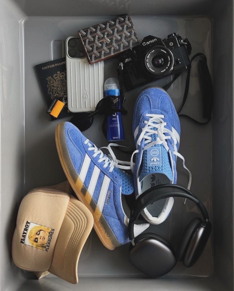 classyladylife's tweet photo. Airport tray essentials. https://t.co/HSEEDZLYMr