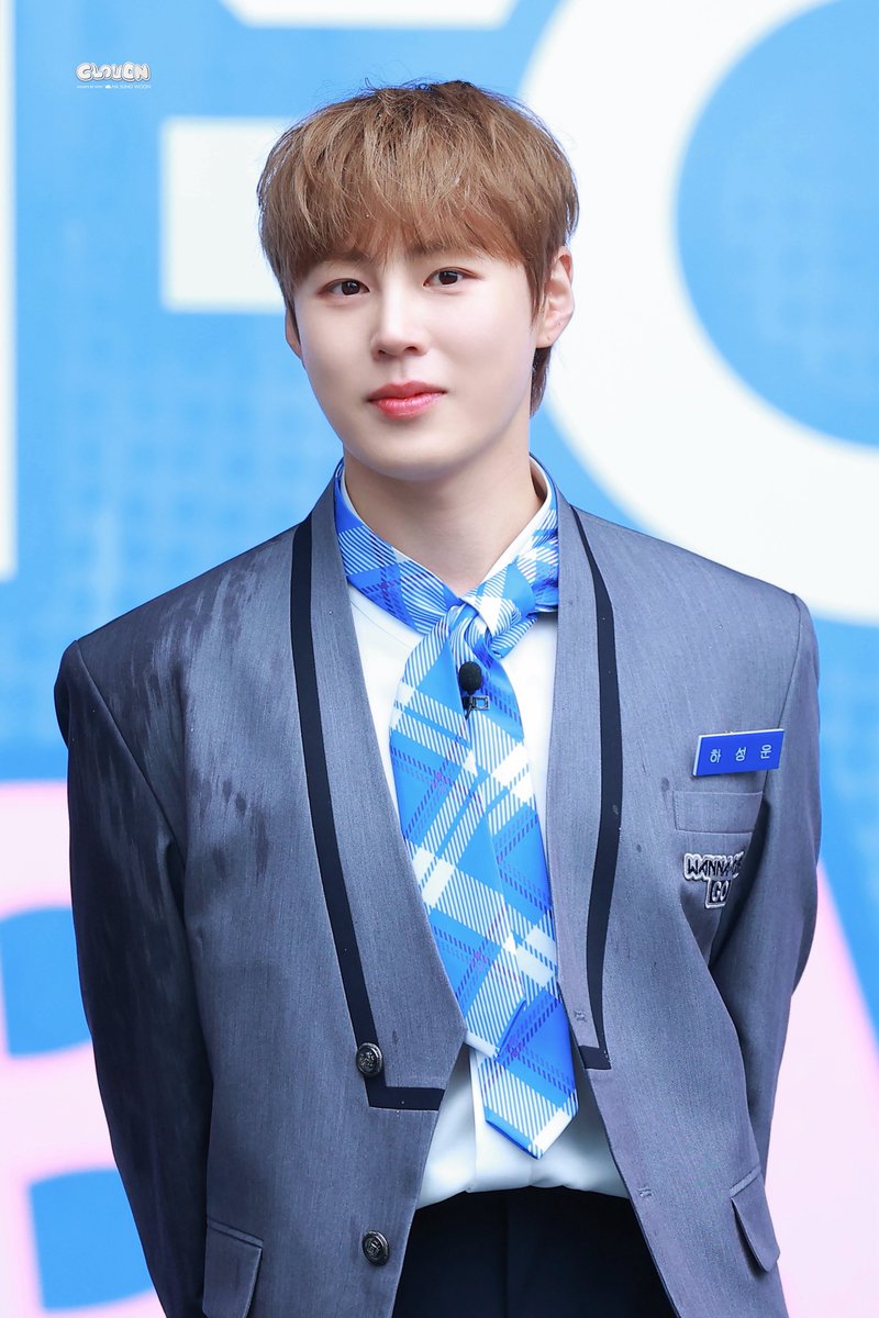 cloudn_hsw's tweet photo. 260406 워너원고 오프닝 세레머니

☁️💙

#하성운 #HASUNGWOON 
#워너원 #WANNAONE https://t.co/oZXWowHgOV