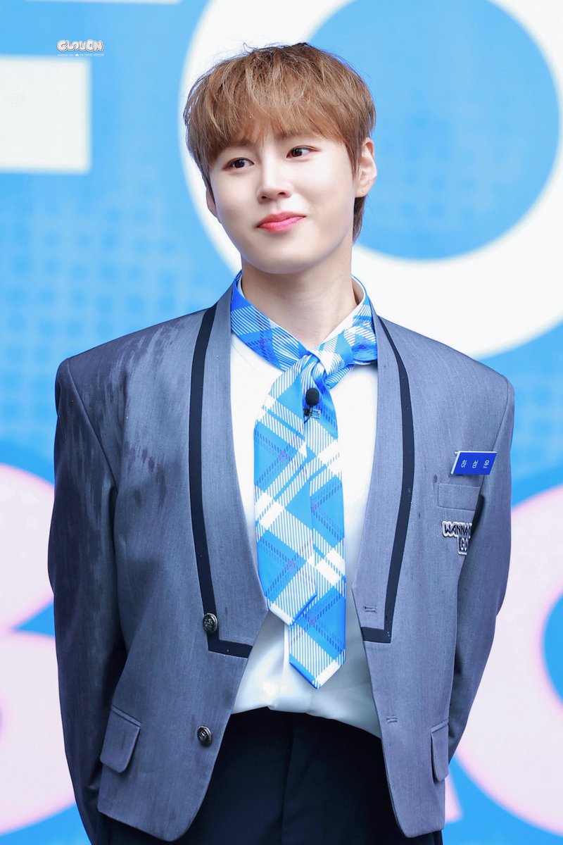 cloudn_hsw's tweet photo. 260406 워너원고 오프닝 세레머니

☁️💙

#하성운 #HASUNGWOON 
#워너원 #WANNAONE https://t.co/oZXWowHgOV