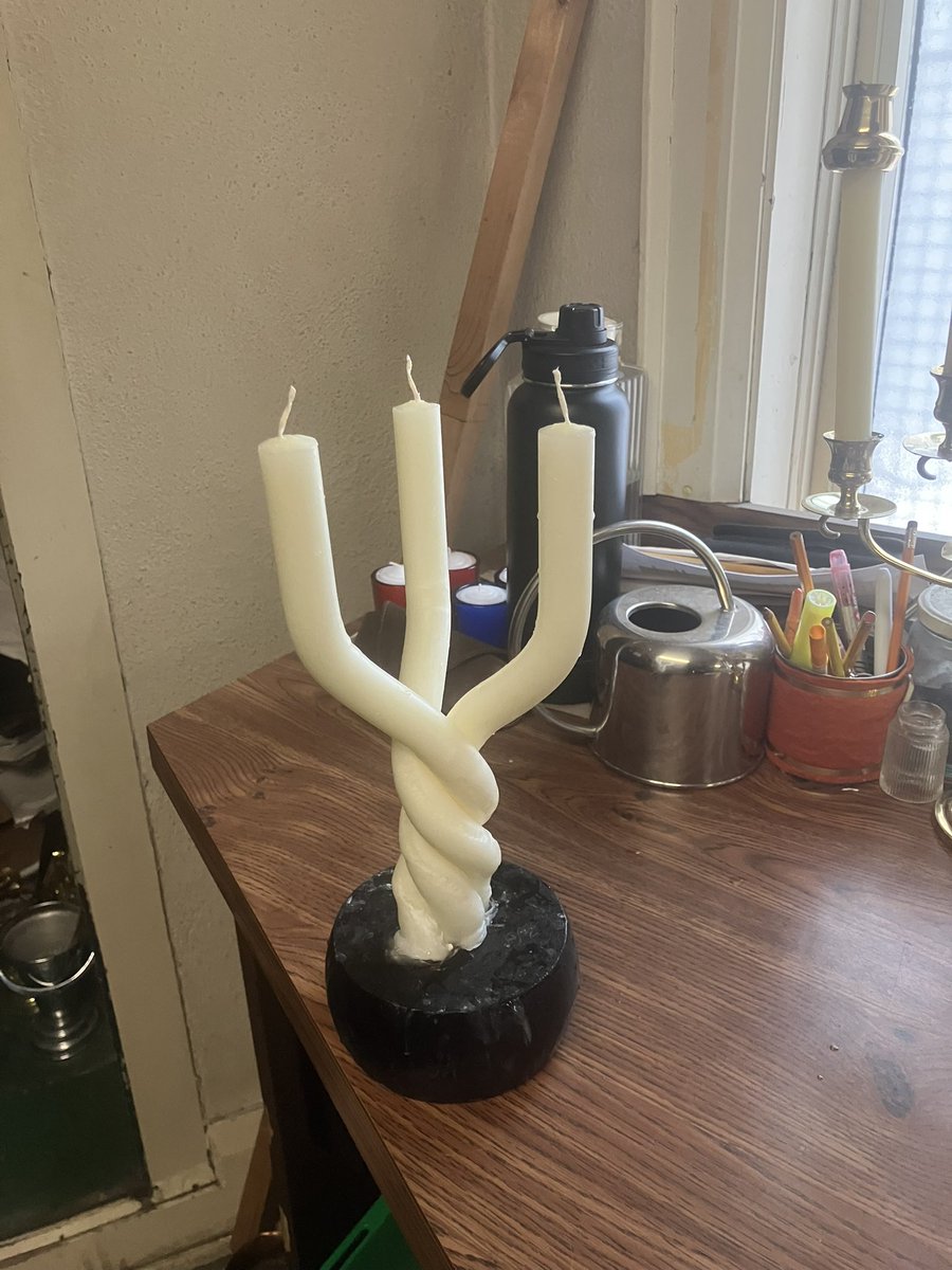 Calvin - ALLELUIA CHRIST IS RISEN tweet media