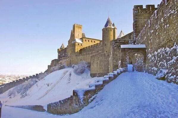 Rania_dz_alg's tweet photo. القائد العربي الذي وصل بجيشه إلى ضواحي باريس 
قرقشونة: جنوب فرنسا 🇲🇫 
فتحها عنبسة بن سحيم الكلبي سنة 713 م، وظلت تحت الحكم الإسلامي حتى سنة759 م
رحمه الله تعالى وجزاه الله عن الإسلام خير الجزاء https://t.co/duYmdC1qWe
