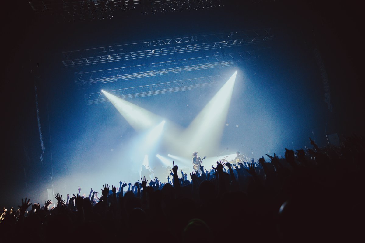 ACIDMAN_staff's tweet image. ˏˋ ACIDMAN LIVE TOUR #光学 ˎˊ˗
初日、神奈川・KT Zepp Yokohama
ありがとうございました💫

「光学」の世界、いかがでしたか？
感想はぜひ #ACIDMAN をつけて！
※アルバム曲以外のタイトルなどネタバレにはご配慮ください

📝今日の感想をお聞かせください
forms.gle/A6MdaDtzgxWsfY…