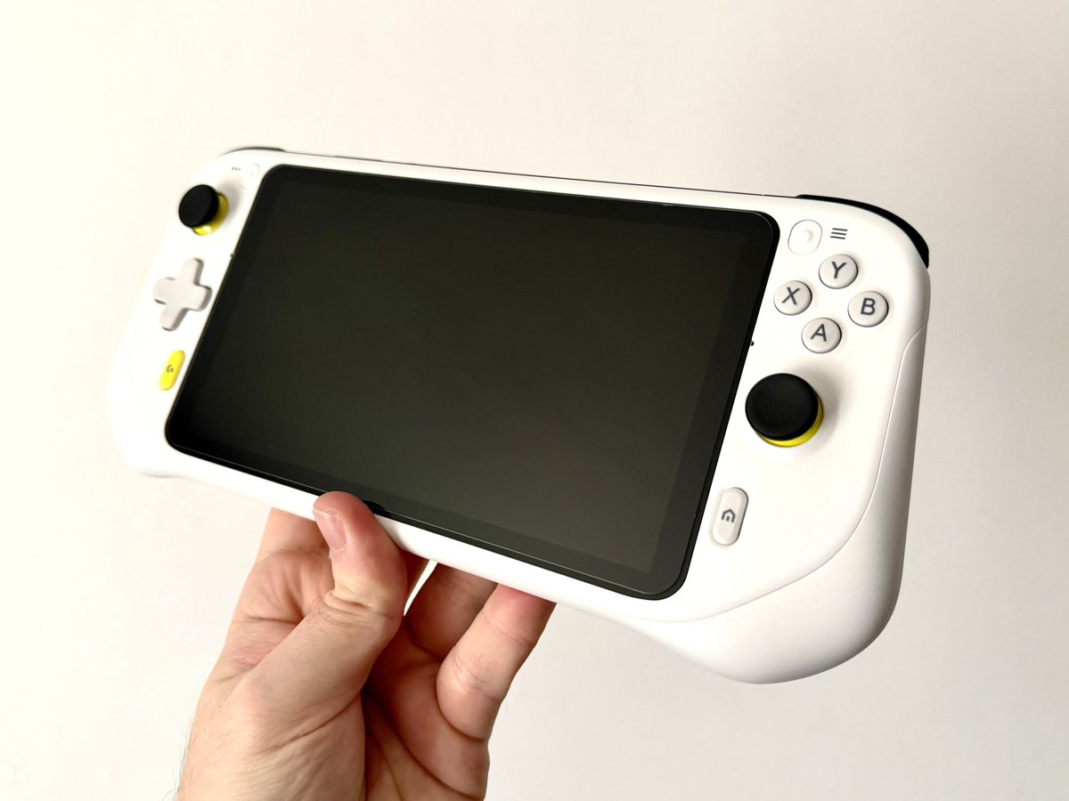 Retrographiks88's tweet photo. À vendre !

Top pour usage Cloud Gaming (GamePass ou remote play console, Ps5 parfait aussi chez moi) et consoles Retro Gaming

- Complète en boîte d’origine 
- Avec chargeur neuf jamais utilisé 
- Verre de protection écran 
- Étuis rigide 
- Carte micro Sd 256Go 

Infos DM😉 https://t.co/Phr09xpE3d