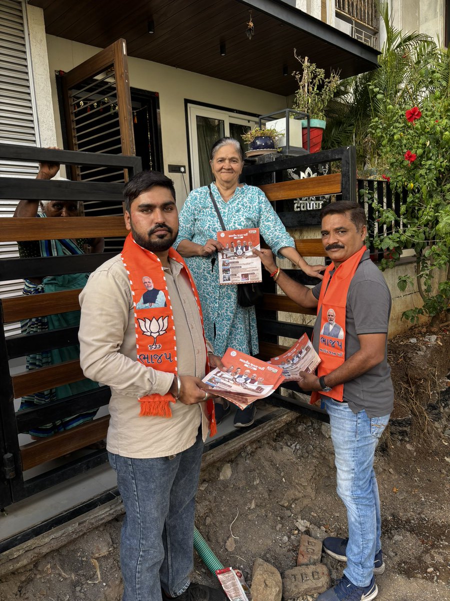 HirenTankara's tweet photo. આજરોજ વોર્ડ નં. ૧૧ (અડાજણ–ગોરાટ) વિસ્તારમાં સ્થાનિક સ્વરાજની ચૂંટણીને ધ્યાનમાં રાખીને ભારતીય જનતા પાર્ટીના ભવ્ય વિજયના સંકલ્પ સાથે ઘરે ઘરે જનસંપર્ક અભિયાન.

આ દરમિયાન કેન્દ્ર અને રાજ્ય સરકાર દ્વારા કરવામાં આવેલા વિકાસકાર્યો વિશે માહિતી આપી હતી.

#BJP #જનસંપર્કઅભિયાન https://t.co/Zh7XS3Ui7r