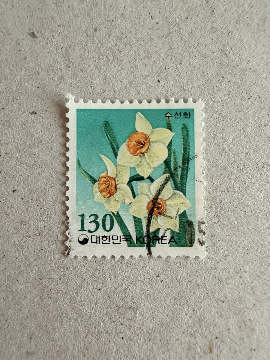 Philatelovely's tweet image. Afternoon all, I’m bacK. It’s the letter K in the a-z of Flowers on Stamps. Here’s my stamps, please share yours too.

Kenya 🇰🇪 
Korea 🇰🇷 

#stampcollecting #philately #stamps