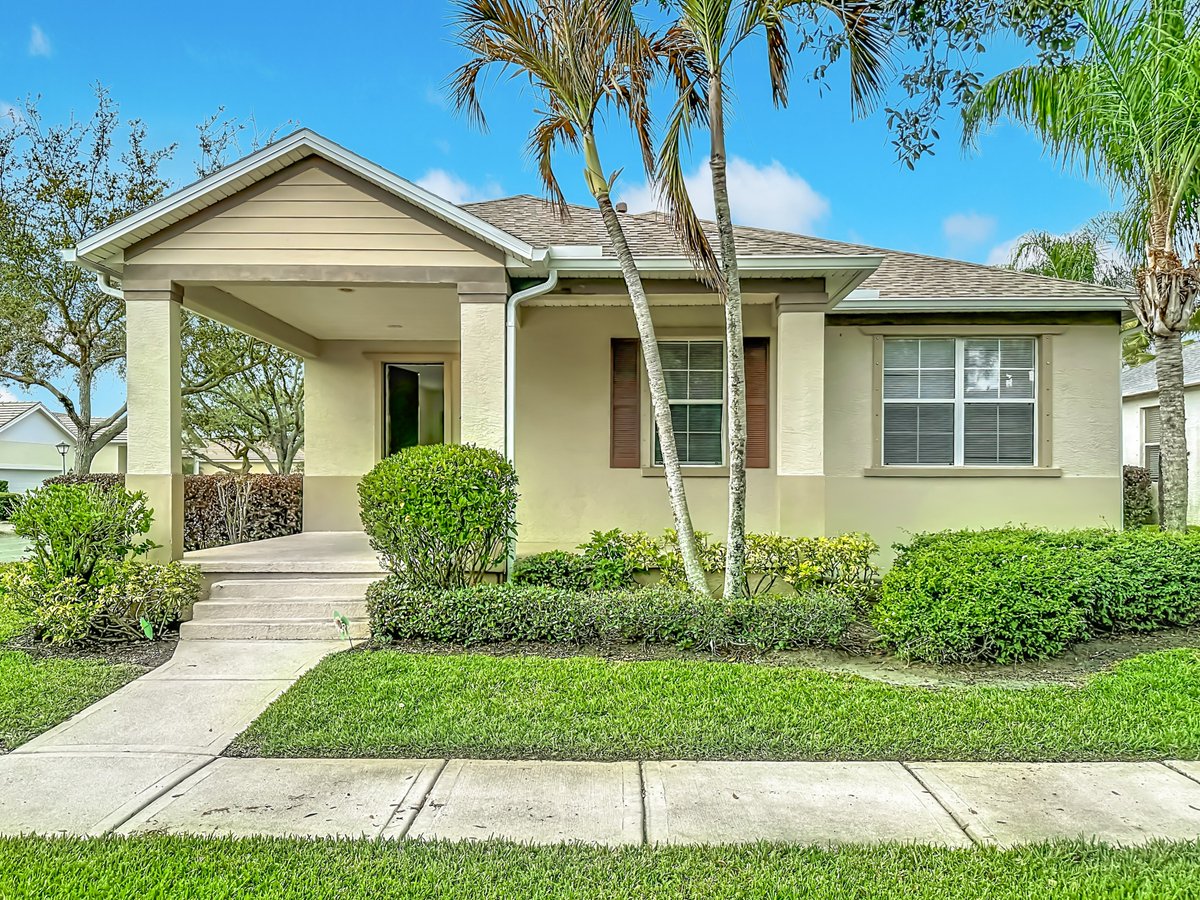 DeniseMadan's tweet image. Golf course views. Calm you can feel. Move-in ready.📍 Vero Beach | $335K
Newer roof &amp;amp; AC • FHA/VA ok • Near shops + beach
See it: bit.ly/1270EClassicCt
📲 786-210-0770#VeroBeach #FloridaHomes #MoveInReady