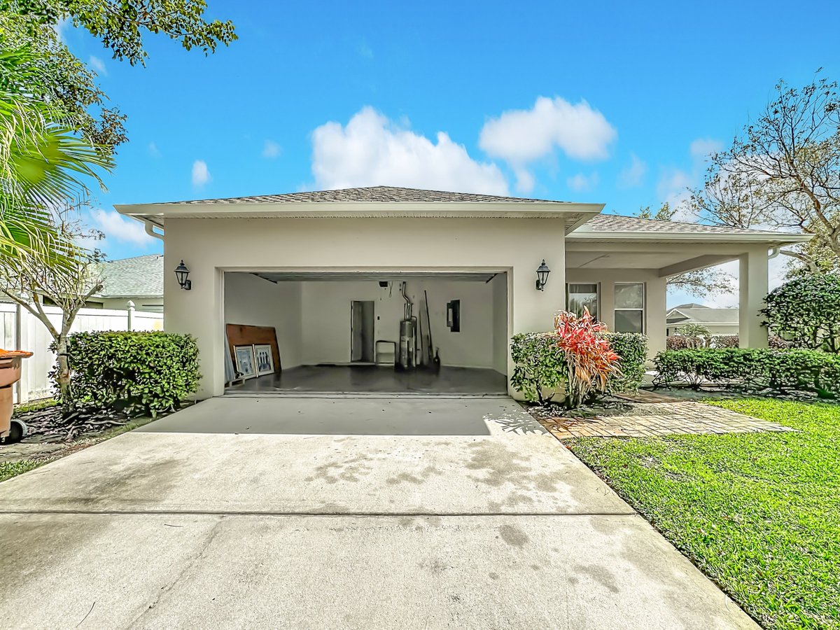 DeniseMadan's tweet image. Golf course views. Calm you can feel. Move-in ready.📍 Vero Beach | $335K
Newer roof &amp;amp; AC • FHA/VA ok • Near shops + beach
See it: bit.ly/1270EClassicCt
📲 786-210-0770#VeroBeach #FloridaHomes #MoveInReady