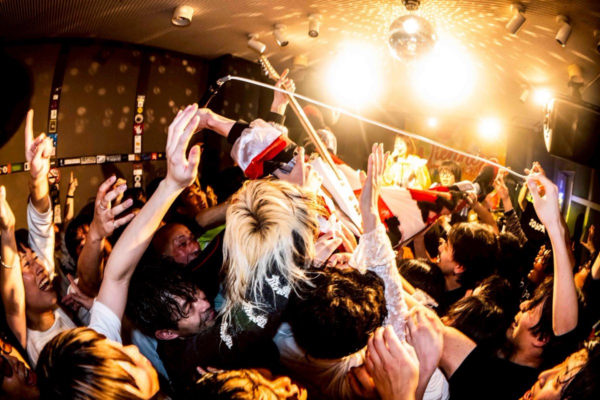 TAMAYA2060's tweet image. ツアー3日目、京都nanoあざした。
もぐらさんも書いてくれてたしライブでも言ったけど、BURST POP ISLANDのリリースツアーでnanoがスケジュールに入ってたけどコロナで結局ツアーできず。
それからずっとこの場所に絶対戻って来ますと約束しててやっとこの日を迎える事ができました。
だからBURST POP