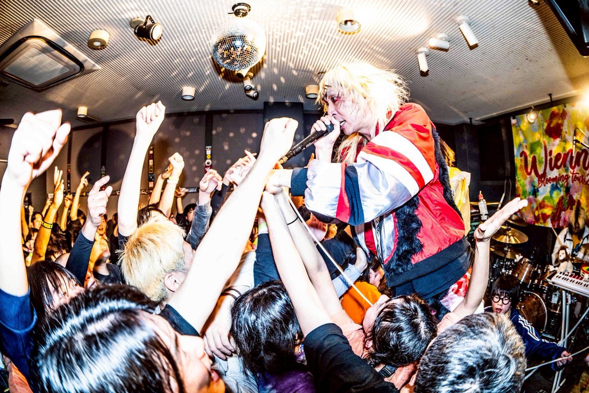 TAMAYA2060's tweet image. ツアー3日目、京都nanoあざした。
もぐらさんも書いてくれてたしライブでも言ったけど、BURST POP ISLANDのリリースツアーでnanoがスケジュールに入ってたけどコロナで結局ツアーできず。
それからずっとこの場所に絶対戻って来ますと約束しててやっとこの日を迎える事ができました。
だからBURST POP