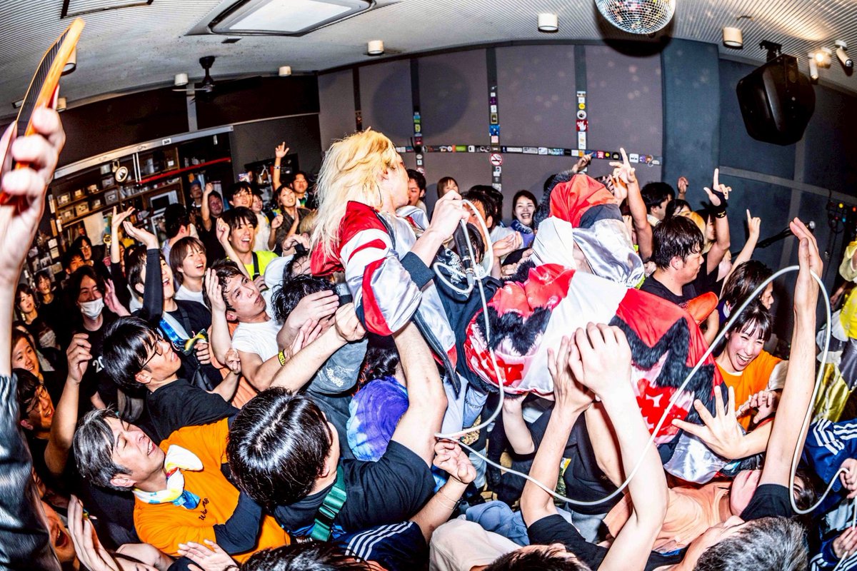 TAMAYA2060's tweet image. ツアー3日目、京都nanoあざした。
もぐらさんも書いてくれてたしライブでも言ったけど、BURST POP ISLANDのリリースツアーでnanoがスケジュールに入ってたけどコロナで結局ツアーできず。
それからずっとこの場所に絶対戻って来ますと約束しててやっとこの日を迎える事ができました。
だからBURST POP