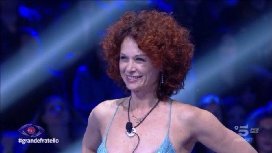 “Beatrice ha ottenuto qualcosa di più raro: è rimasta fedele a se stessa. È rimasta un numero primo che ha attraversato il fondo senza farsi scalfire, accettando il rischio di non essere compresa”
Qui è racchiuso quello che più mi ha colpito di te, sei UNICA🥹❤️ #beatriceluzzi