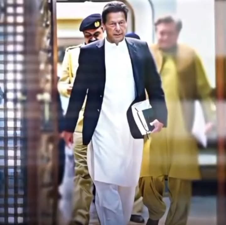 Lovepakistan_G's tweet photo. Some dates are never forgotten… 9 April is not just history, it’s an emotion. A reminder of broken trust and unanswered questions. Today we speak, louder than ever. We stand united for truth.
@TeamVOP1
#April9BlackDay #Pakistan #ImranKhan #حق_کی_آواز #UnityForJustice https://t.co/Mbun14GBeF
