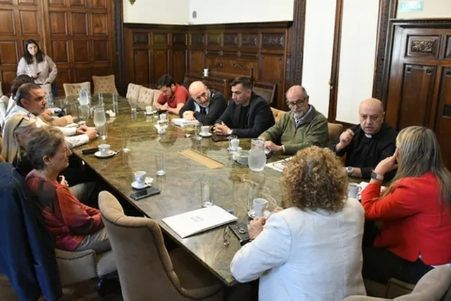 LT8 am830 tweet media