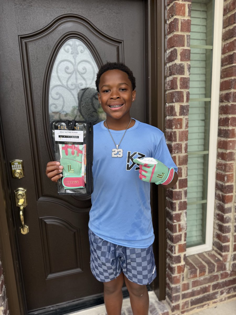 datdreamdude's tweet photo. Shoutout to @liveluccini Best Batting Gloves in the game. Use Code “Dream” to get yours!
DreamChaser💫 KD23⚾️ MIF CF C 2030 #baseball nevergiveup brickbybrick earnednotgiven #doubtedathletes #minoritybaseballprospects #Luccini underdog #perfectgame blessed humble greatful🙏🏾 https://t.co/sdxKi4eaxu