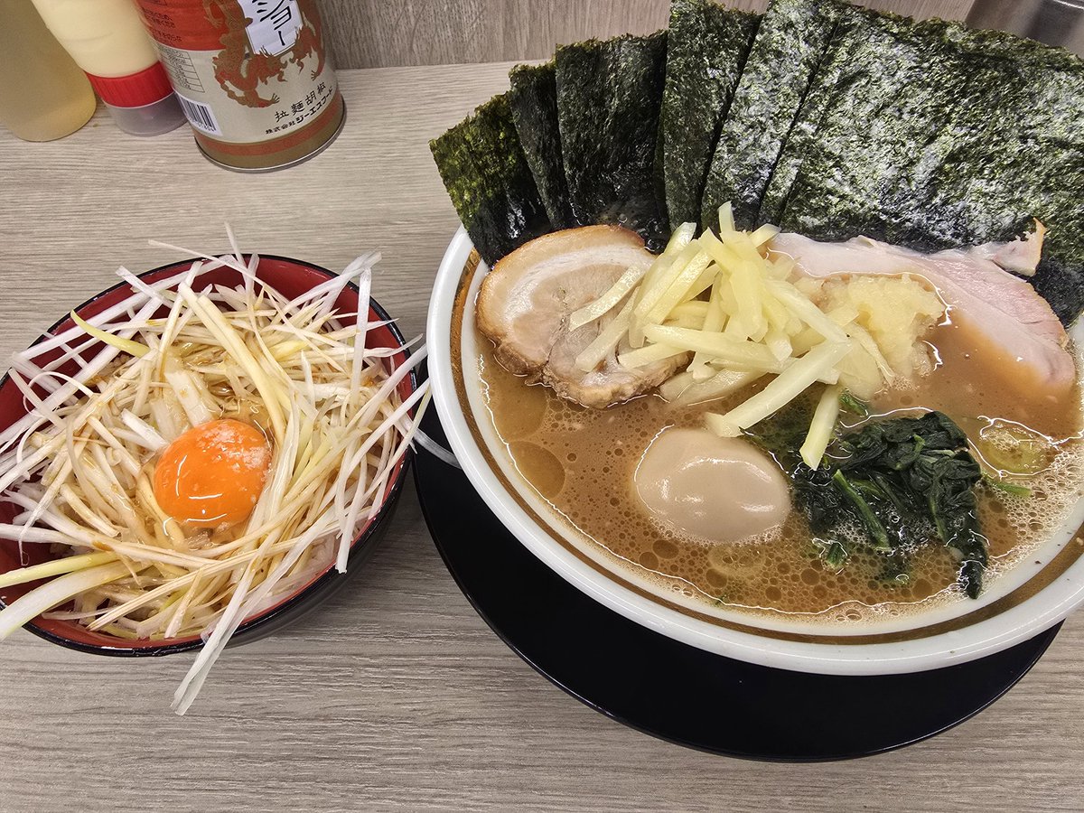 ハシル tweet media