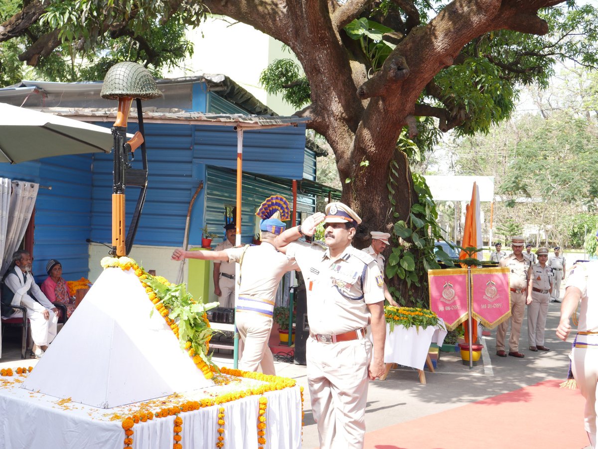 148bncrpf's tweet photo. 148वीं बटालियन सीआरपीएफ मण्डला द्वारा दिनांक 09 अप्रैल 2026 को पूरे हर्षोल्लास और उत्साह के साथ ‘‘शौर्य दिवस‘‘ मनाया गया। इस अवसर पर मण्डला जिले के निवासी शहीद सिपाही हल्कू राम परते के परिवारजनों को सम्मानित किया गया। https://t.co/NU77BE9Ip8