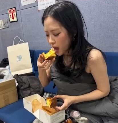 ITZY BASE tweet media