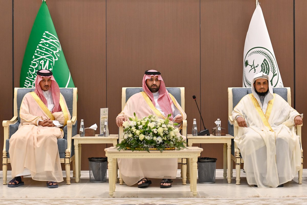 jazangov's tweet photo. سمو أمير منطقة جازان 
#محمد_بن_عبدالعزيز 
يلتقي مشايخ وأعيان وأهالي محافظة #جزر_فرسان. https://t.co/XR01ubNXHi