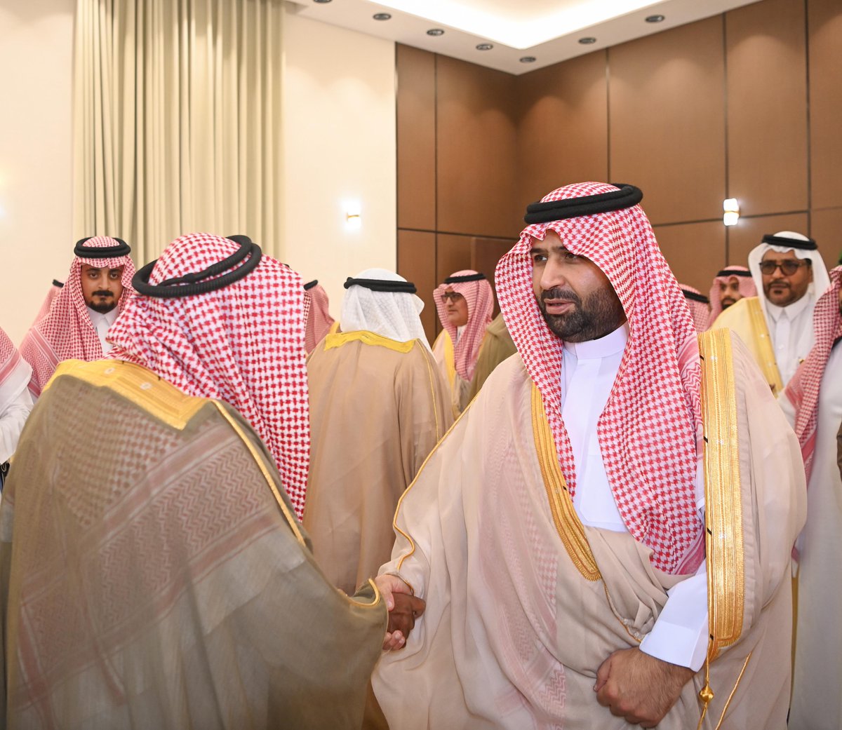 jazangov's tweet photo. سمو أمير منطقة جازان 
#محمد_بن_عبدالعزيز 
يلتقي مشايخ وأعيان وأهالي محافظة #جزر_فرسان. https://t.co/XR01ubNXHi
