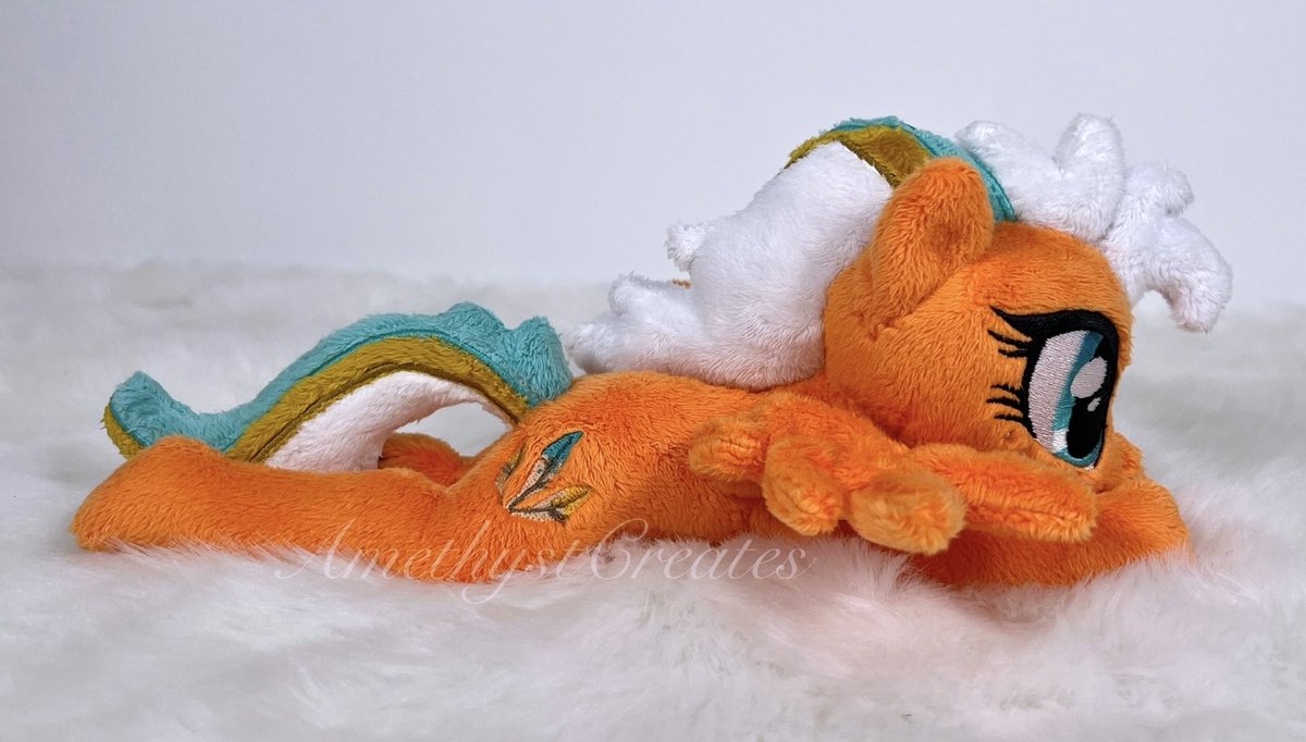 AmethystCreates's tweet photo. OC Chroma beanie pony plush for @TygertheZebra !
She features gradient embroidery https://t.co/2o1v7FUcei