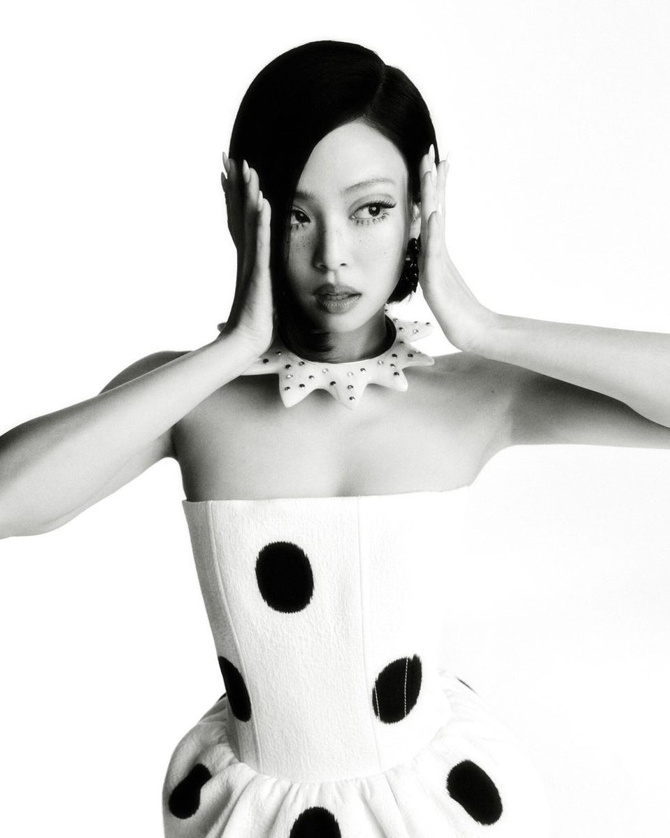 JENNIE Charts tweet media