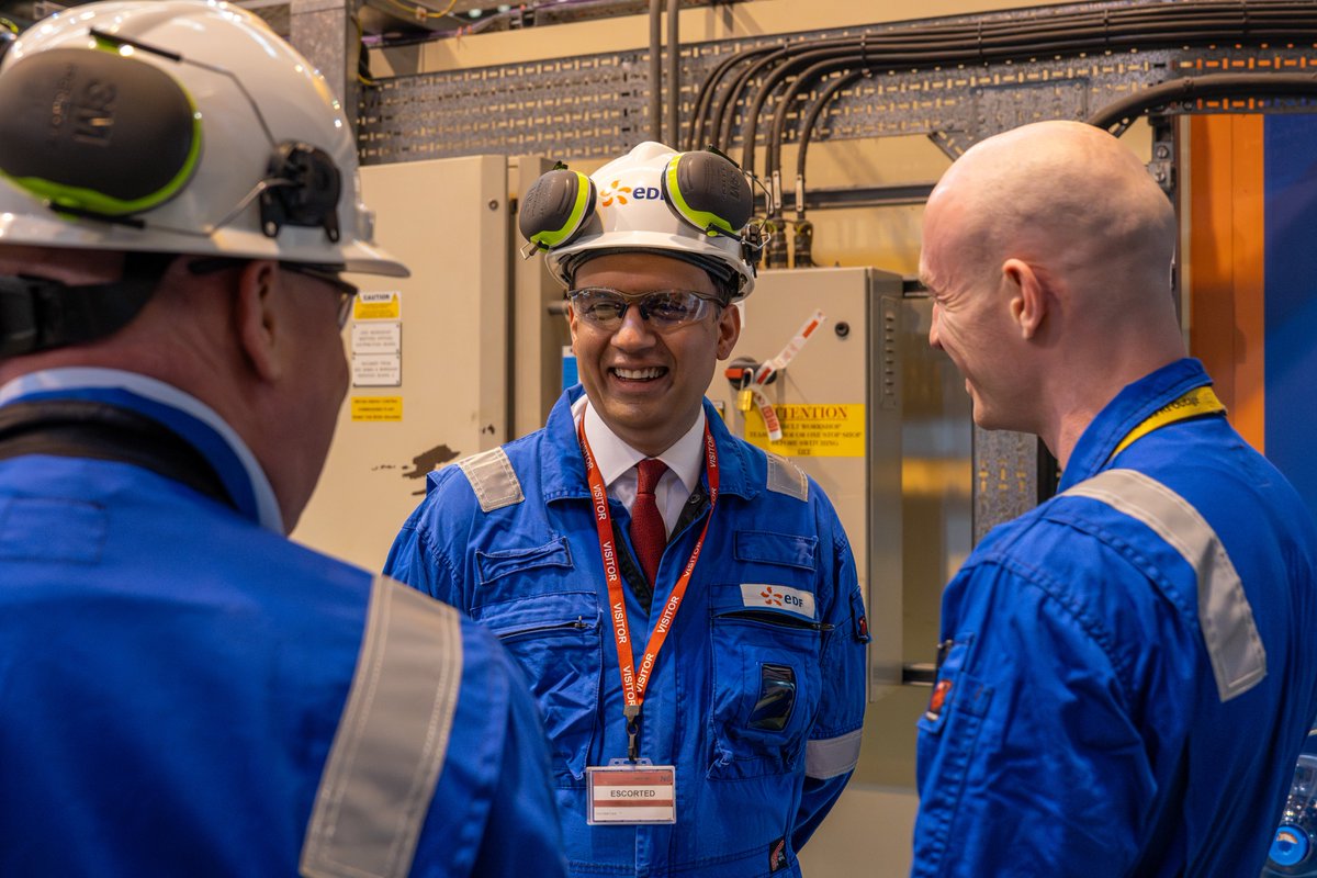 AnasSarwar's tweet photo. Scotland can’t afford more excuses - a Scottish Labour government would step in with £100 million of emergency support to protect jobs and help families during this energy crisis. Scotland needs change. https://t.co/emKtHjcnnv