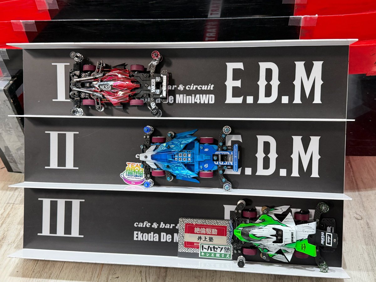 edm__design's tweet image. 【4/9(木)オープンナイト結果】
優勝:tsubasa選手🏆
準優勝:タケソン選手🥈
3位:AOKI選手🥉

でした‼️
低速レイアウト、見事制したのはtsubasa選手☺️
おめでとうございます🎉

#EDM
#mini4wd