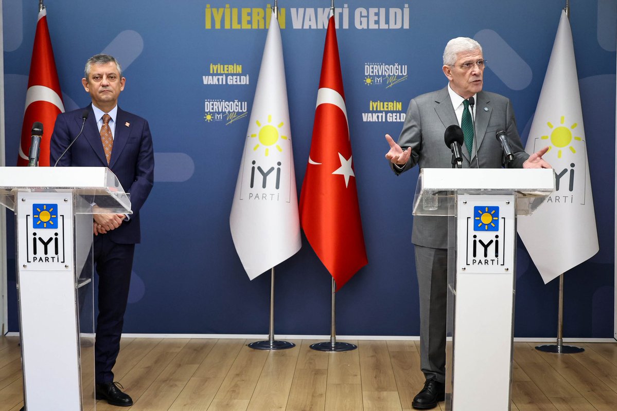 Genel Başkanımız Sayın Müsavat Dervişoğlu ile birlikte;

Cumhuriyet Halk Partisi Genel Başkanı Sayın Özgür Özel ile Genel Merkezimizde bir araya geldik.

Nazik ziyaretleri için teşekkür ediyoruz.