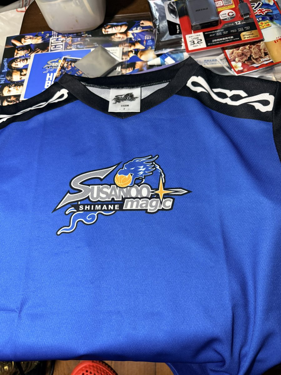 KKakuregaga's tweet image. 自分が癌になったけん気になって
少ないけど寄付もした
寄付したらTシャツ貰えた
毎年検査しててもステージIIIだった
早期発見と早期治療だで
 #島根大学医学部附属病院 #CLIMB #乳がん #島根スサノオマジック #介川アンソニー翔 #中村太地 #納見悠仁