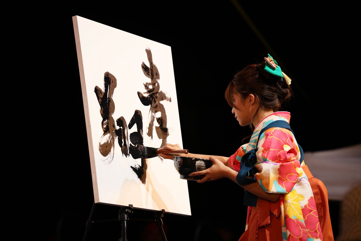 kawagoeniko's tweet photo. ロサンゼルスで行ったライブパフォーマンス

・書家
・箏
・アイドル（歌＆ダンス）
一人で30分の舞台三日間やり遂げました🙌🇺🇸 https://t.co/iHRci7Mogp