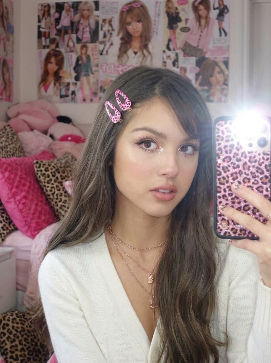 bri is so in love 🩷🍬 tweet media