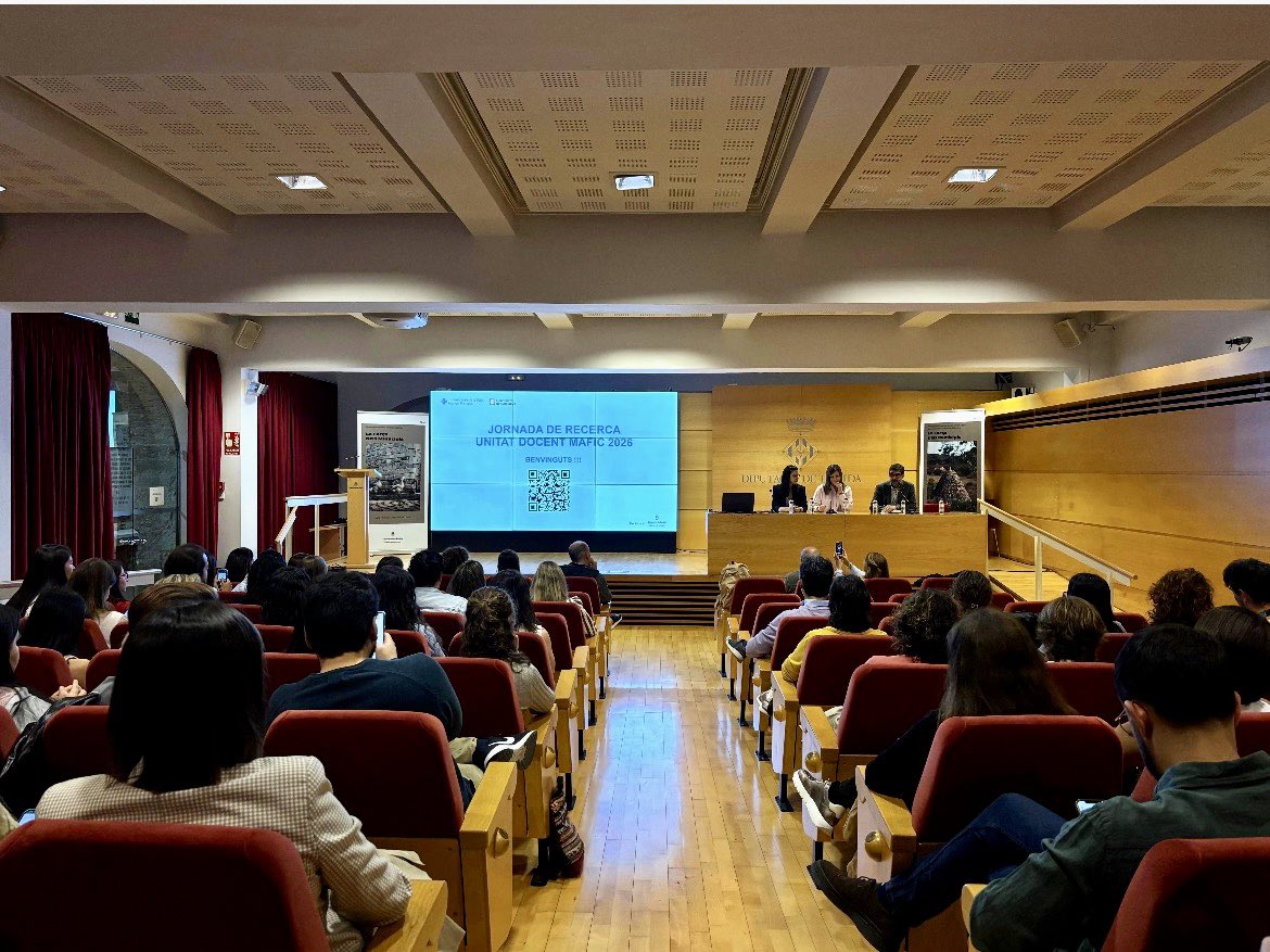 j0sepMontserrat's tweet photo. Avui, a la Sala d’Actes de la @DiputacioLleida, hem celebrat la Jornada anual de Recerca, un espai de talent, esforç i compromís on les MIR/IIR han presentat els seus TFR, explicant el seu impacte real en la pràctica assistencial. Liderar la formació també és impulsar la recerca. https://t.co/UWKj4Dnzd6