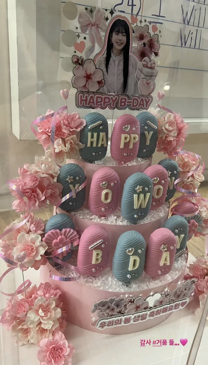 BullyaseongS's tweet photo. 요원님의 생일을 맞아 팬분들의 따뜻한 마음과 사랑을 담아, 벚꽃 향을 더한 팝시클 케이크와 향기로운 향수 선물을 전달했습니다. 🌸🎂

요원님의 생일을 진심으로 축하드리며, 함께해 주신 팬분들께 감사드립니다. 💕 https://t.co/wNQ0stZLrw