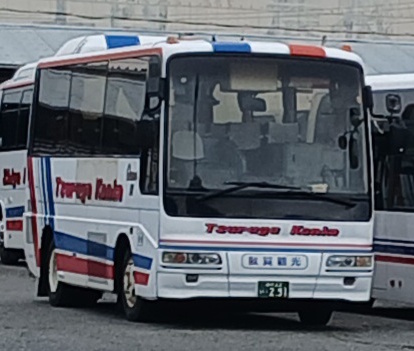 敦賀観光 291（福井22い291）
U-MJ628F（1993or1994年式? 詳細不詳）
滋賀交通系列の敦賀観光に所属する車で、ぐるっと敦賀周遊バスの予備車として運用されている模様。サロンシート（Cタイプ）も装備しており、滋賀バスの雰囲気を福井県でも味わうことができます。
※敷地外の道から撮影