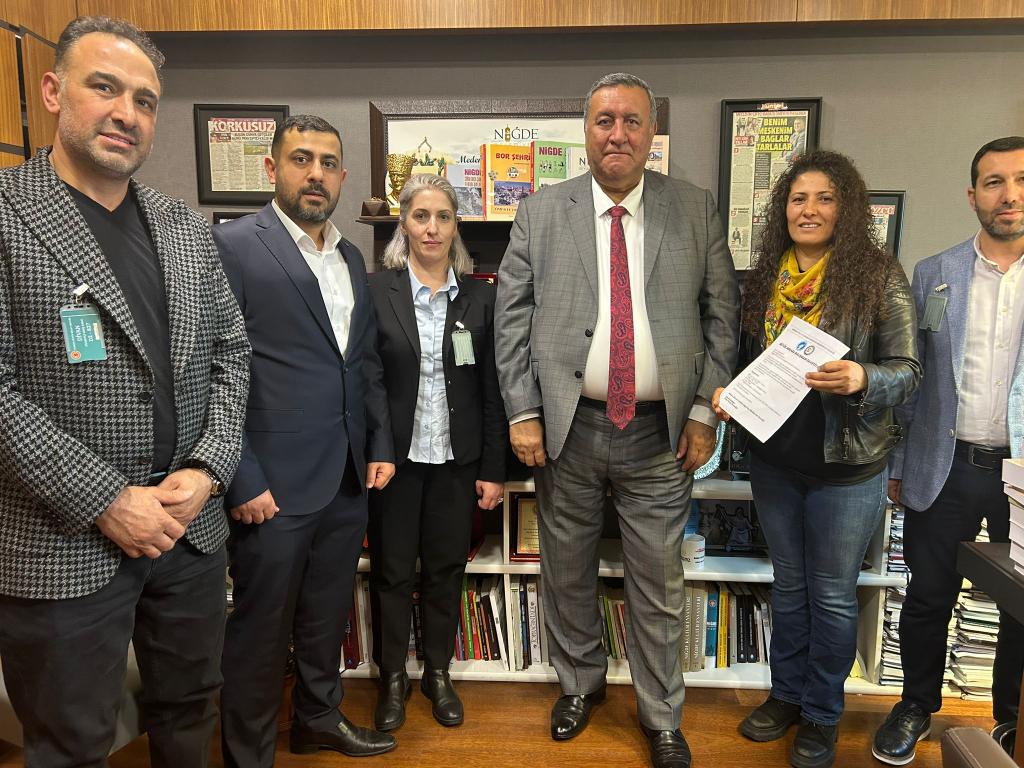 SRTELARZ's tweet photo. Sn vekilim @fethigurer Sen bizim için tek başına bir ordusun Allah senden razı olsun varolasın. 

Staj Çıraklık Sgk Başlangıcı Olsun 
@herkesicinCHP

Hak Yarım  
#GelecekiçinStajyerÇırağaTamSigortaŞart https://t.co/GNwqPk9fZc