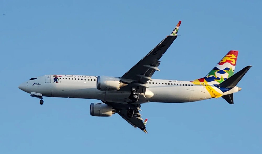 CaymanAirways's tweet image. Views like this never get old ✈️🌴

Thanks to @jadenaviation_vpcjw for capturing the national carrier in the Cayman skies.

Don’t forget to tag us! 📸

#FlyCAL #CaymanIslands #CaymanAirways