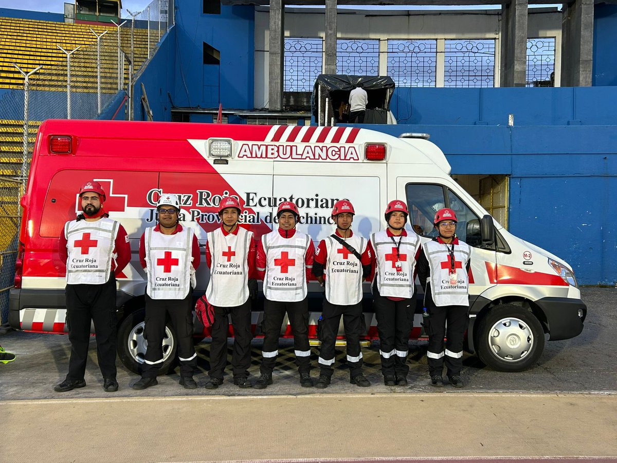 CruzPichincha's tweet photo. ¡Nuestros cruzrojistas 🙋🏻‍♂️🙋🏻‍♀️ estuvieron en el Estadio Olímpico Atahualpa 🏟! Activados y preparados para atender cualquier emergencia médica 🚑🚨 en el partido de fútbol ⚽️🏃🏻‍♂️ @CSEmelec vs @UCatolicaEC . 

#CruzRojaPichincha 😉👍🏻 https://t.co/sprIYjqpxH