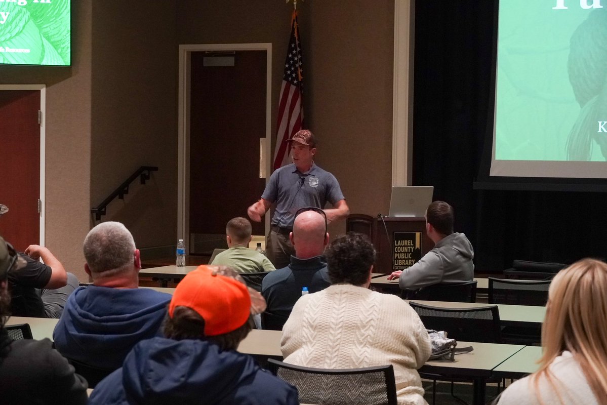 Laurel Library tweet media