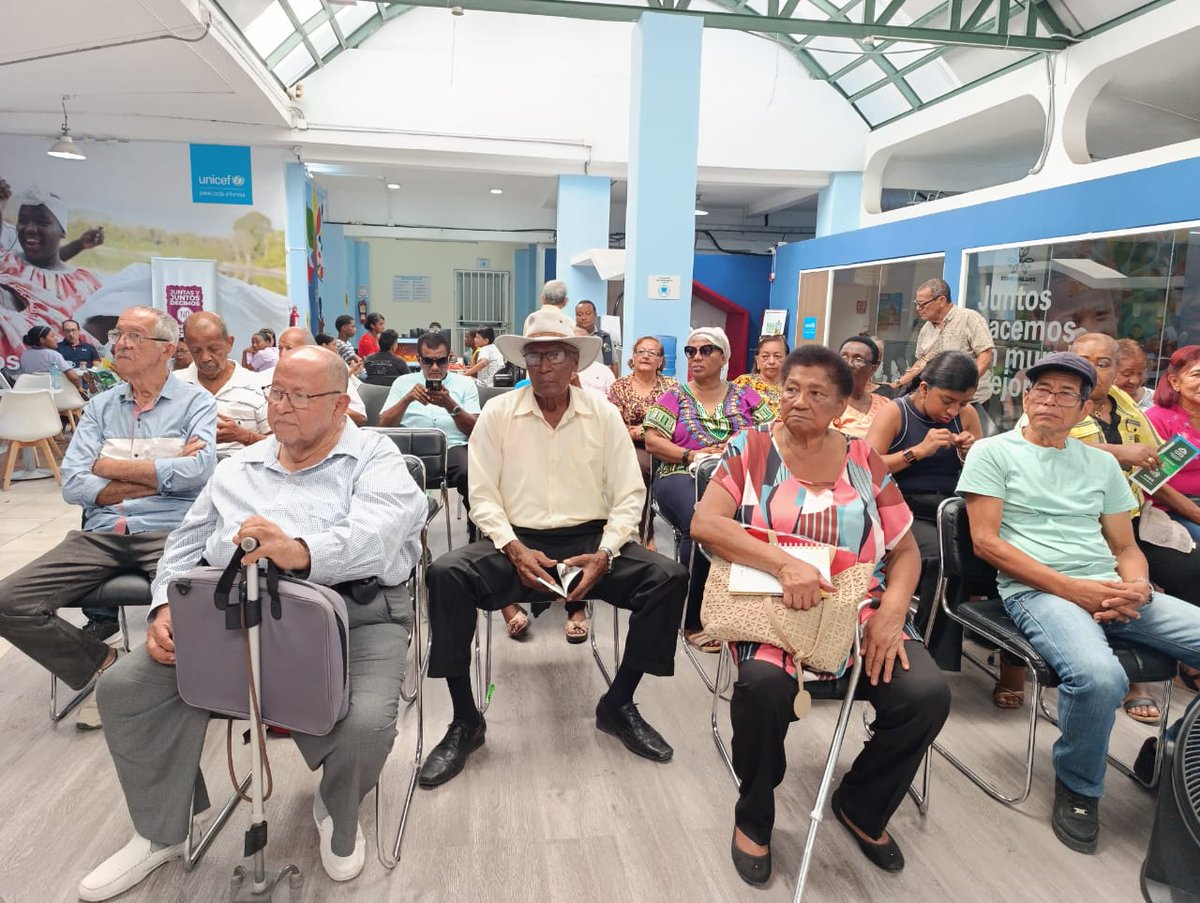 RamonEcheverri7's tweet photo. Socializando Reglamento para Funcionamiento y Elecciones de los Consejos Consultivos de Adultos Mayores. Desde el CONSEJO CANTONAL DE PROTECCIÓN DE DERECHOS DE ESMERALDAS trabajando para que no se vulneren derechos. https://t.co/ulCRQzpueM