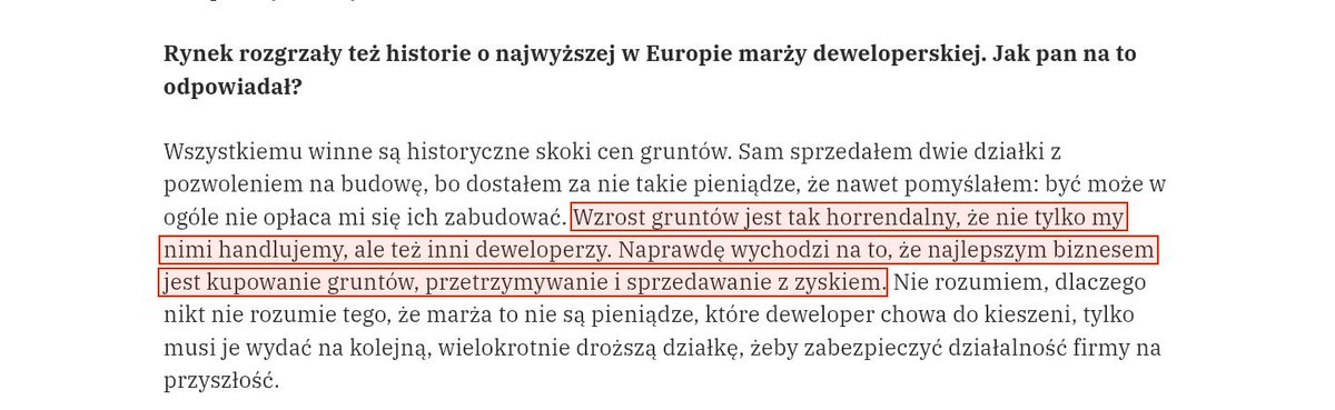 MNiedorozwoju's tweet photo. PODATEK OD WARTOŚCI GRUNTU.
Popierają go zwykli ludzie, minister i nawet wiceprezes PZFD!

Ktoś kupuje działkę i czeka. Nie buduje, nie inwestuje, nie tworzy żadnej wartości. Co najwyżej kosi trawę. A działka i tak drożeje - bo w okolicy ktoś postawił szkołę, ktoś doprowadził tramwaj, ktoś otworzył firmę, ktoś zapłacił podatki, z których sfinansowano drogę. Cała okolica pracuje na wzrost wartości tego gruntu. Wszyscy oprócz jego właściciela, bo on swój grunt kisi i co rok rzuca coraz to bardziej zaporowe ceny, które koniec końców są uwzględnione w każdym m2 waszego mieszkania.

Takie kiszenie nic nie kosztuje, bo podatek wynosi zawrotne 1 zł/m2 ROCZNIE - niezależnie czy działka jest w centrum Warszawy czy w Krasiczynie, należy się JEDEN ZIKO. Kropka.

To prowadzi do paradoksalnej sytuacji, w której bardziej opłaca się spekulować - nic nie budować, kisić działkę, windować ceny gruntów i spijać śmietankę z cudzej pracy włożonej w rozwój okolicznej infrastruktury.

Dlatego "uwolnienie gruntów" powinniśmy rozpocząć od nałożenia podatku od wartości gruntu. To najlepszy znany bat na ten problem. Ziemia to bardzo ważny zasób i powinniśmy się nauczyć go wykorzystywać jak najbardziej efektywnie. Wysiłek włożony w rozwój nie powinien być zagrabiany przez tych, którzy ten rozwój hamują. A kto naciska hamulec, niech za to płaci.