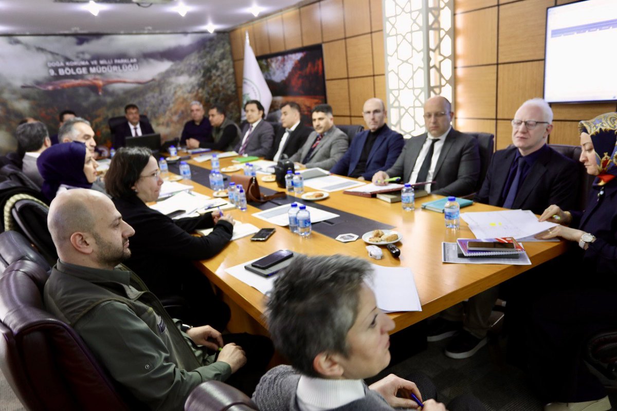 İl Koordinasyon Toplantısı gerçekleştirildi.

Bölge Müdürümüz Ahmet ÇÖRTÜK başkanlığında; Yozgat, Kırıkkale, Kırşehir, Düzce, Bolu ve Ankara DKMP Müdürlüklerimizin katılımıyla düzenlenen toplantıda, çalışmalar değerlendirilerek gerçekleştirilecek plan ve hedefler istişare edildi.