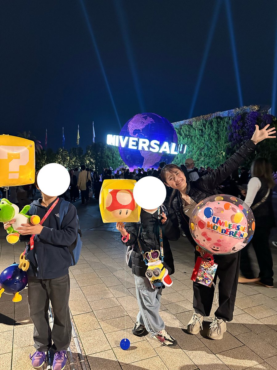 mitsuko_0318's tweet photo. そういえば、去年の秋ぶりに上の子供2人連れて遊びに行ってきました😊
夕方からだし、めっちゃ混んでたので乗り物は乗り尽くせなかったけれど、とっても楽しい時間をすごせました♡
５周年のニンテンドーワールドが可愛すぎた😍 https://t.co/PuDXqHD0gz