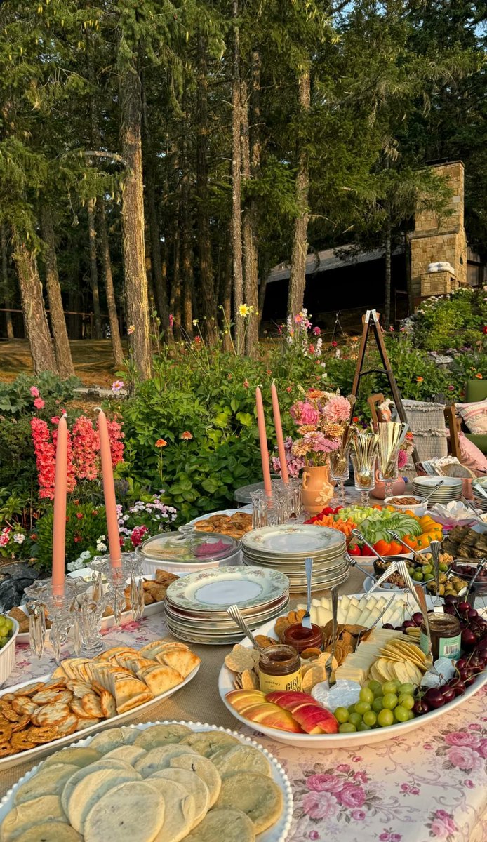 TravelFoodiesTV's tweet image. Ideas &amp;amp; Time for #Beautiful #Celebrations     
for #Foodies #Chefs #Graduates #Lovers